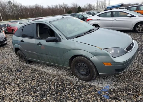 2005 Ford Focus Zx5 из США, поврежденный, VIN 3FAFP37N25R102387